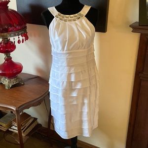 🦊 London Times beaded cocktail dress. Lovely ruffles. Nice beading at neckline.